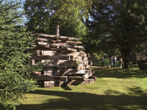 Escultura-traviesas-jardines-museo-Evaristo-Valle