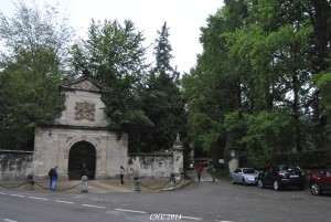 PORTON-ENTRADA-JARDINES-FUNDACION-BOTIN